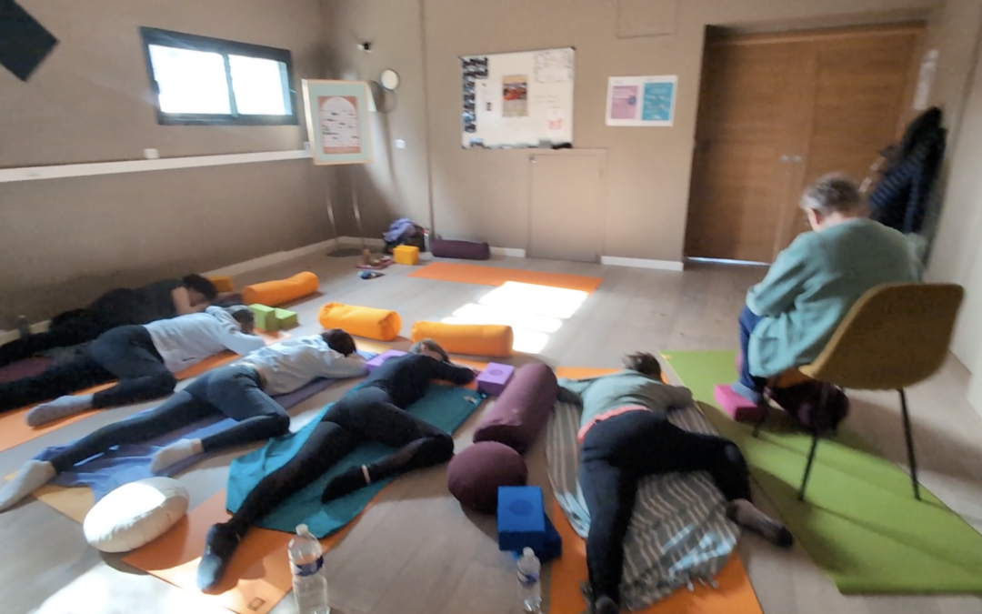 Yoga et cancer : ce que le tapis peut offrir quand la vie bascule